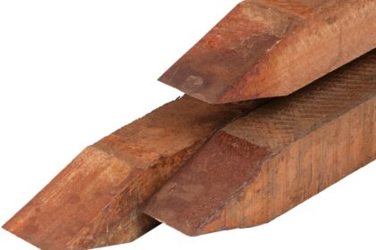 Hardhouten paal, Azobé, fijnbezaagd, gepunt, scherpkantig 4 x 4 cm