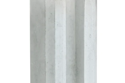 Berton©-sleufpaal Zaan wit/grijs vlakke kop tussenmodel met brede ondersleuf 10 x 10 x 275 cm