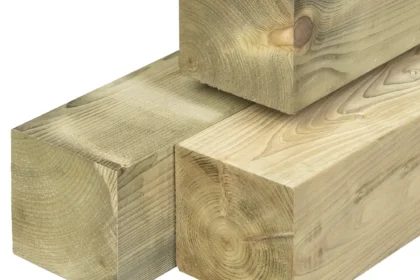 Midden-Europees vuren paal, groen geïmpregneerd, geschaafd, ronde hoeken 13.8 x 13.8 x 300 cm