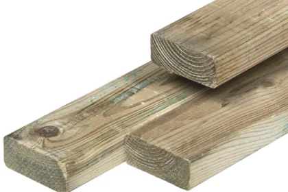 Midden-Europees grenen regel, groen geïmpregneerd, gedroogd, geschaafd, ronde hoeken, 2.8 x 7 x 400 cm