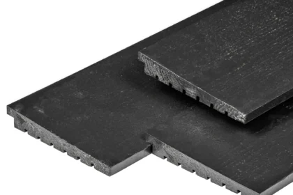 Noord-Europees vuren Zweeds rabat Excellent gedroogd, zichtzijde fijnbezaagd, zwart gespoten 1,4/2,8 x 19,5 cm