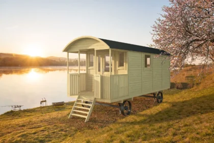 Circuswagen Johnny | 19mm | 600 x 240 x 325 cm | vuren onbehandeld | excl. onderstel