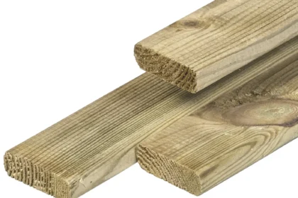 Midden-Europees grenen regel, groen geïmpregneerd, gedroogd, geschaafd, ronde hoeken, 1.6 x 4.5 x 180 cm