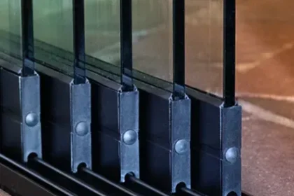 Glazen schuifwandset - Inbouwhoogte 208-212 cm - Paneelbreedte 82 cm - Breedte tot 402 cm - 5-sporig zwart RAL 9005