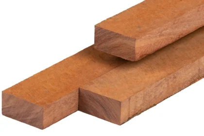 Hardhouten ligger, Azobé, fijnbezaagd, scherpkantig 4 x 7 cm