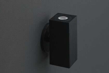 Wandlamp up / down zwart per stuk incl. kabel van 7 meter